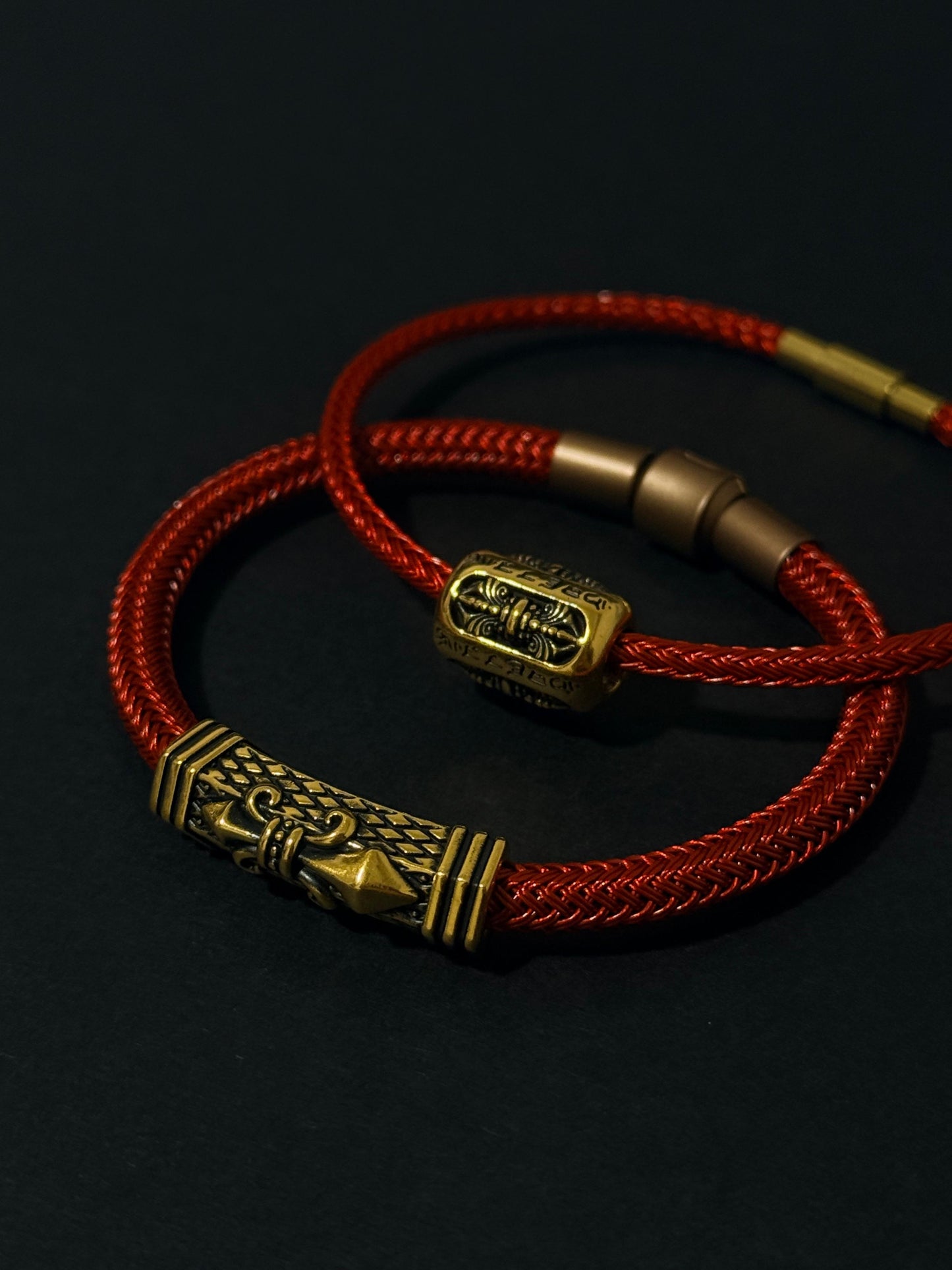 The Fleur-de-Lis Barrel Charm 鸢尾花