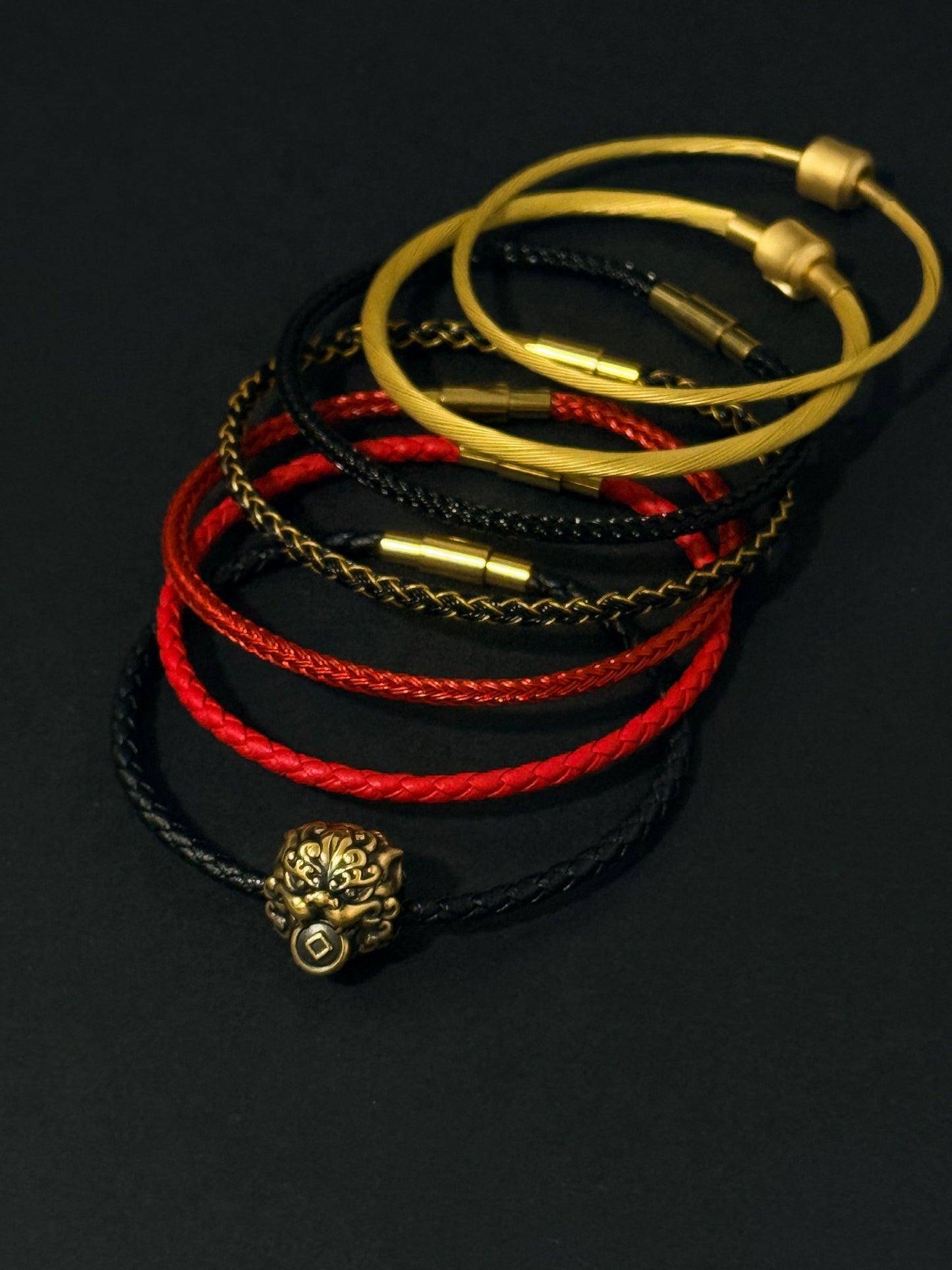 Coin Biting Pixiu Black Gold Charm 咬钱貔貅