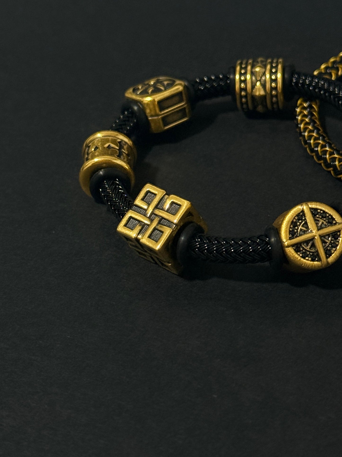 Auspicious Cube Black Gold Charm 吉祥