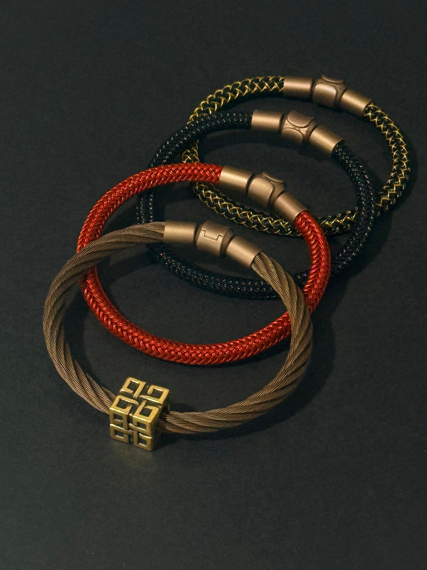 Auspicious Cube Black Gold Charm 吉祥