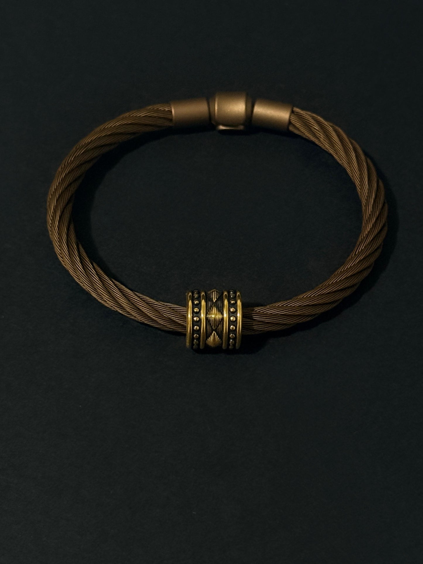 The Maverick Black Gold Charm 率性