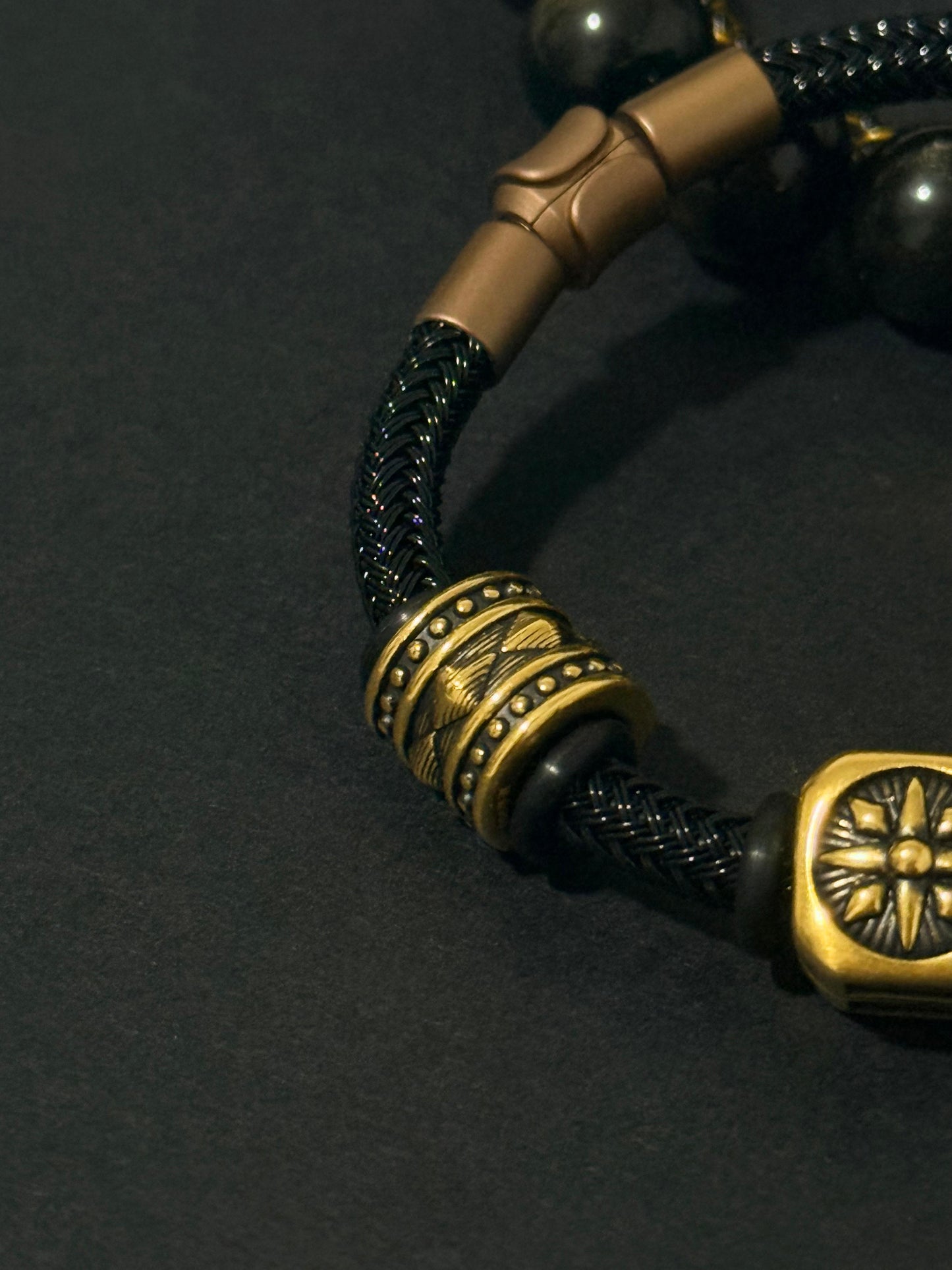 The Maverick Black Gold Charm 率性