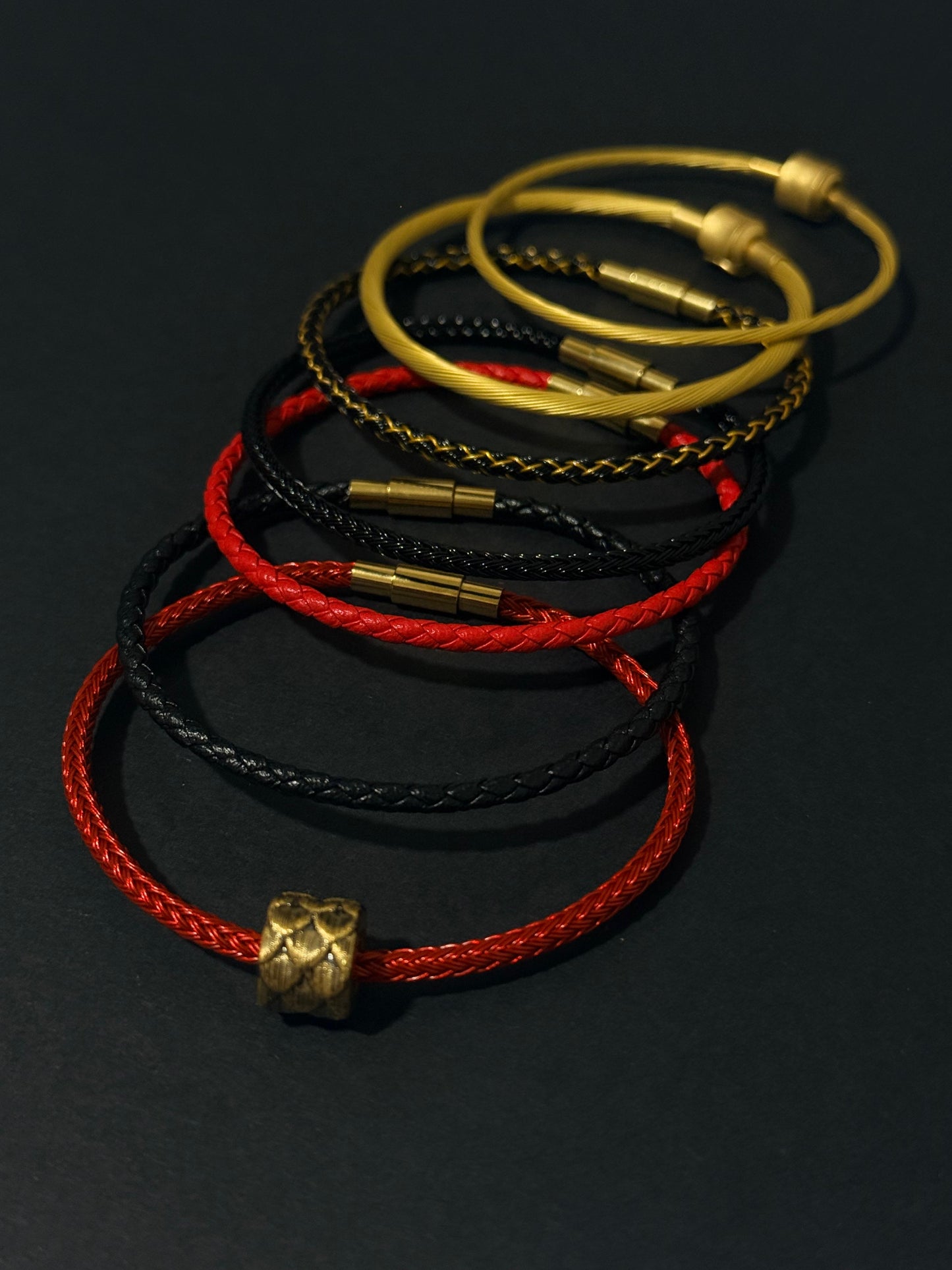 Dragon Scale Black Gold Charm 龙鳞