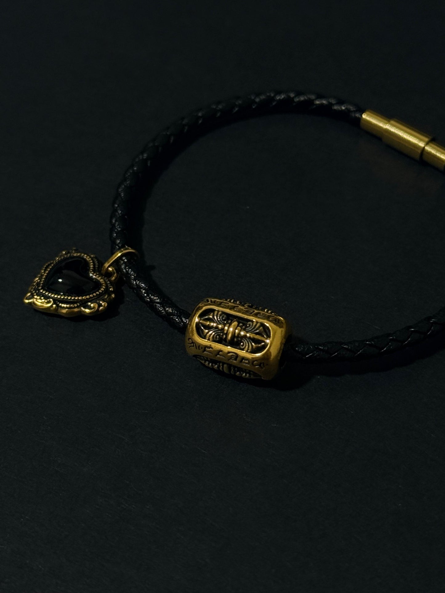 The Vajra Black Gold Charm 金刚杵