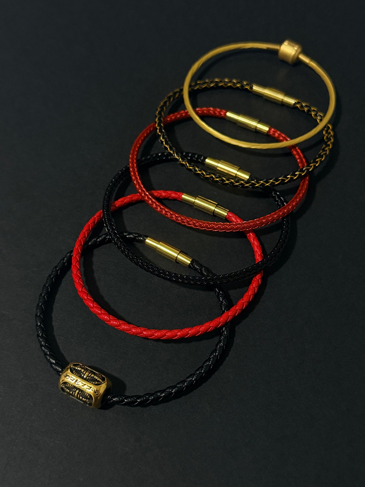 The Vajra Black Gold Charm 金刚杵