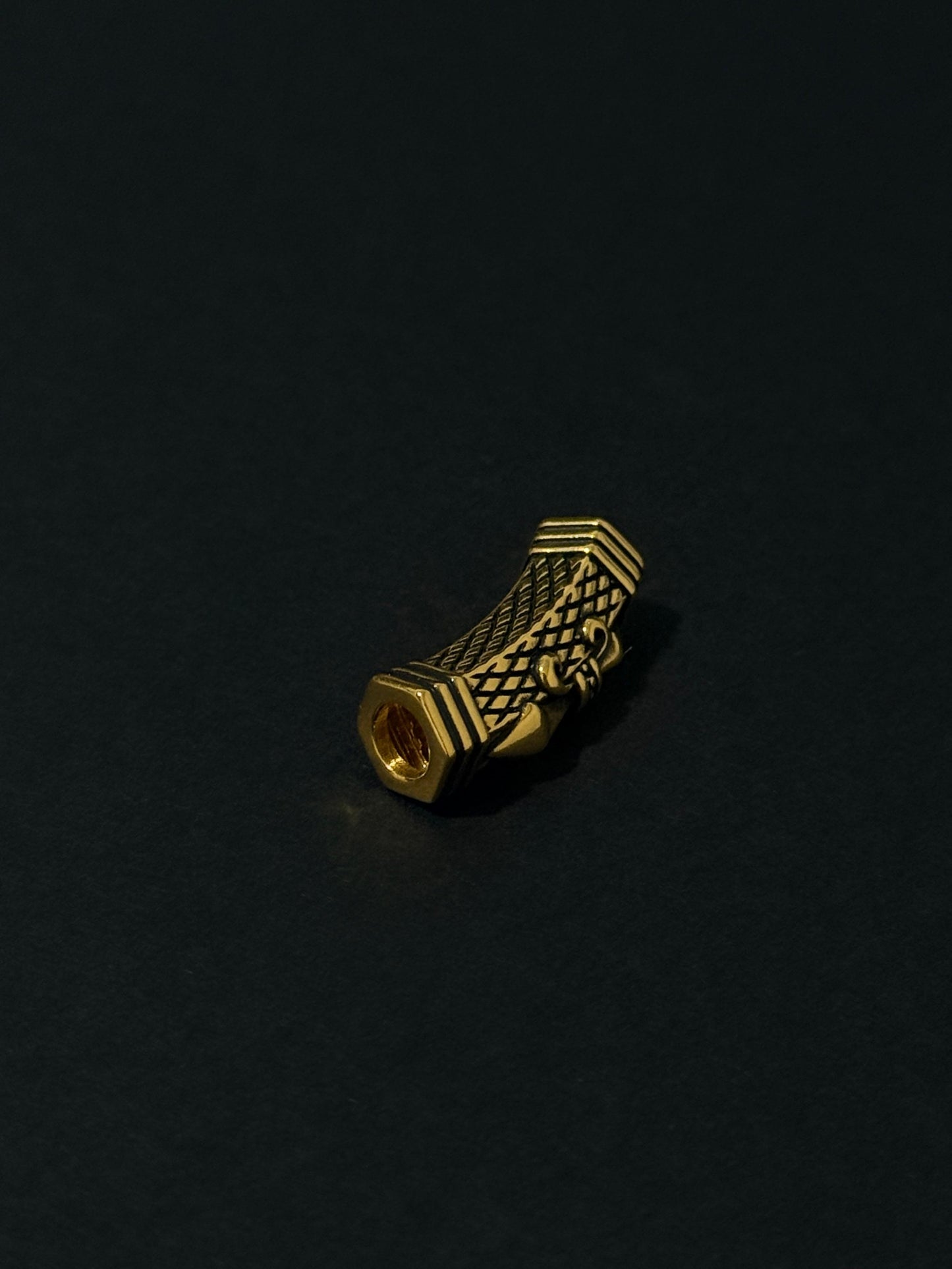 The Fleur-de-Lis Barrel Charm 鸢尾花