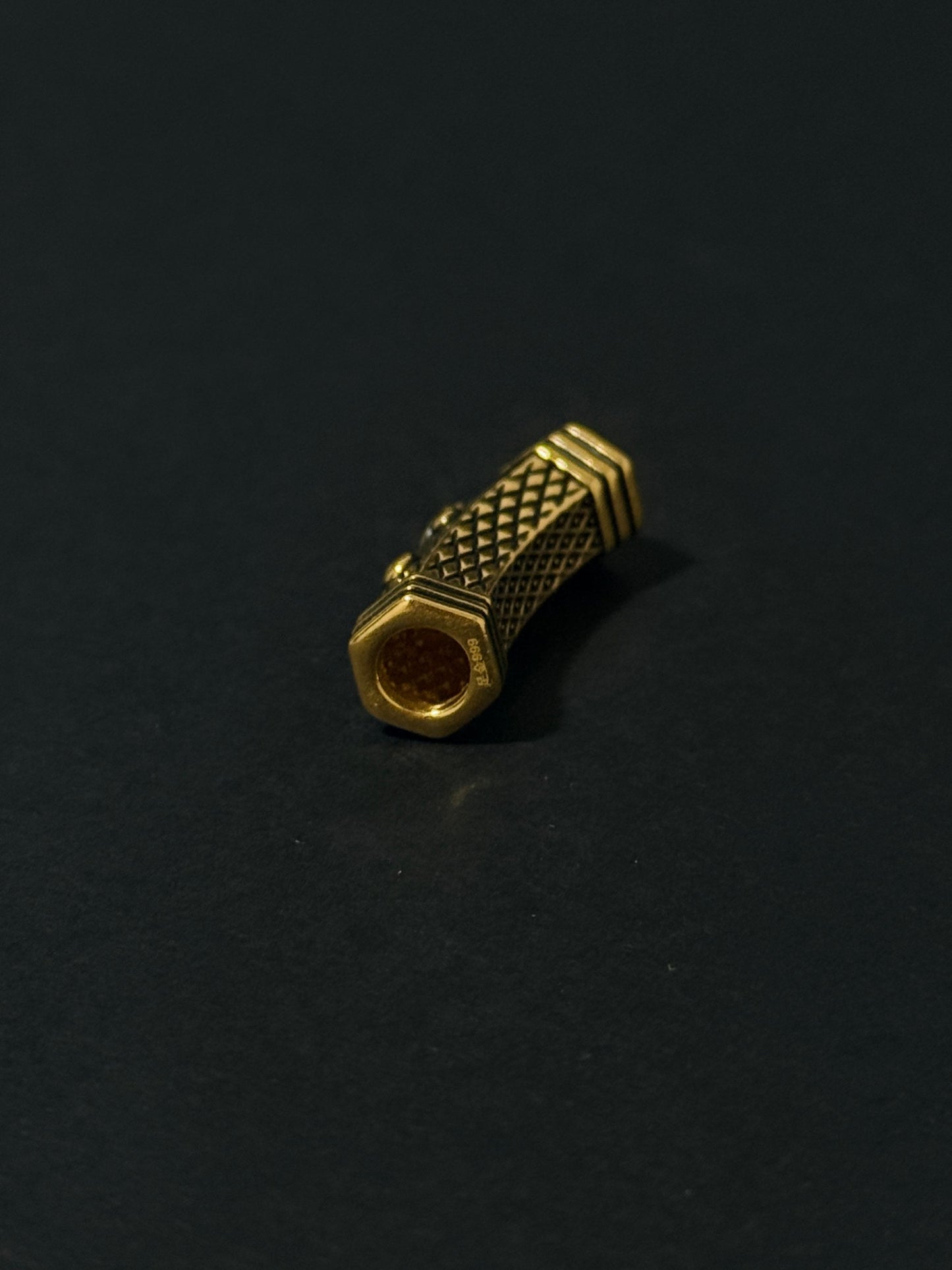 The Fleur-de-Lis Barrel Charm 鸢尾花