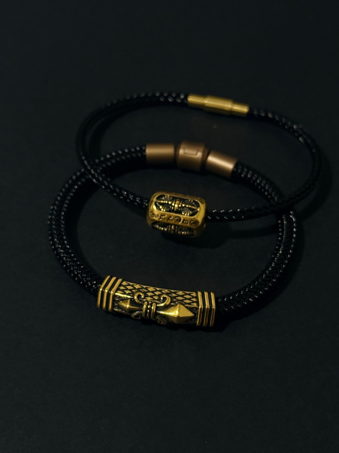 The Fleur-de-Lis Barrel Charm 鸢尾花