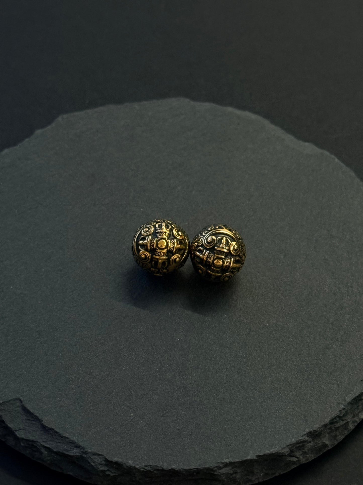 Vajra Ball Black Gold Charm 金刚杵球